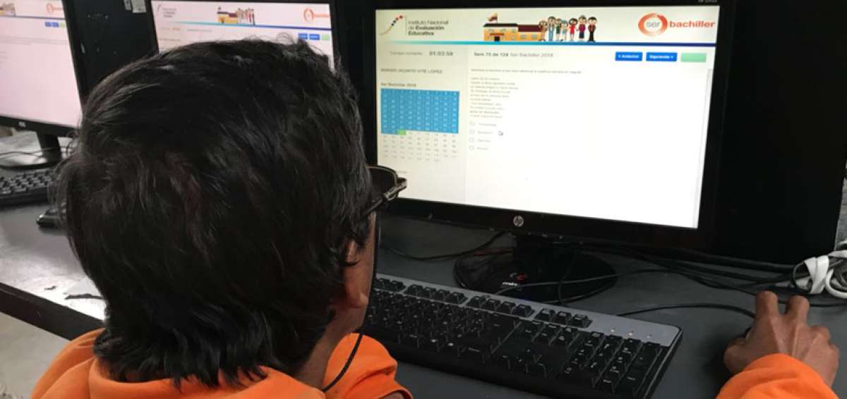 Los privados de la libertad del centro de rehabilitaci&oacute;n Turi rindieron el examen Ser Bachiller, que les da la oportunidad de seguir una profesi&oacute;n. 