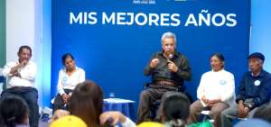 El Primer Mandatario comparti&oacute; emotivos momentos con los beneficiarios del programa de ayuda social.