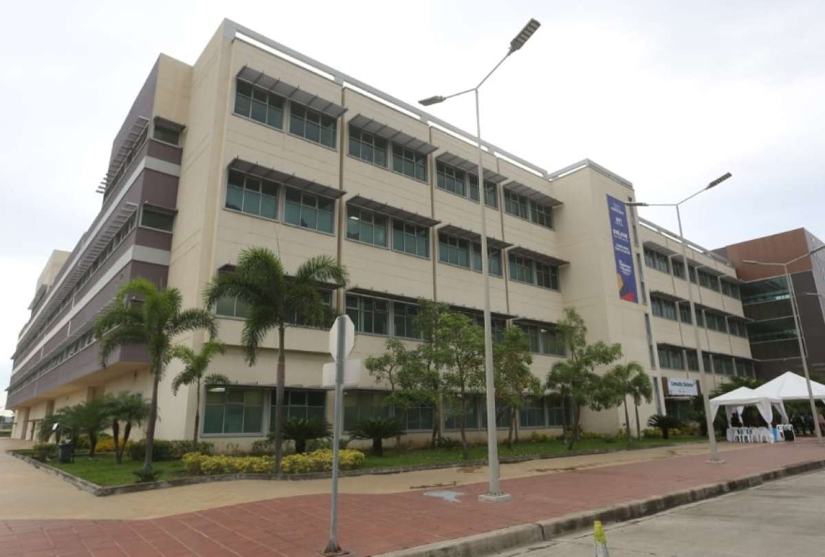 Informe de Contraloría: 43 contratos bajo la lupa en el Hospital Monte Sinaí