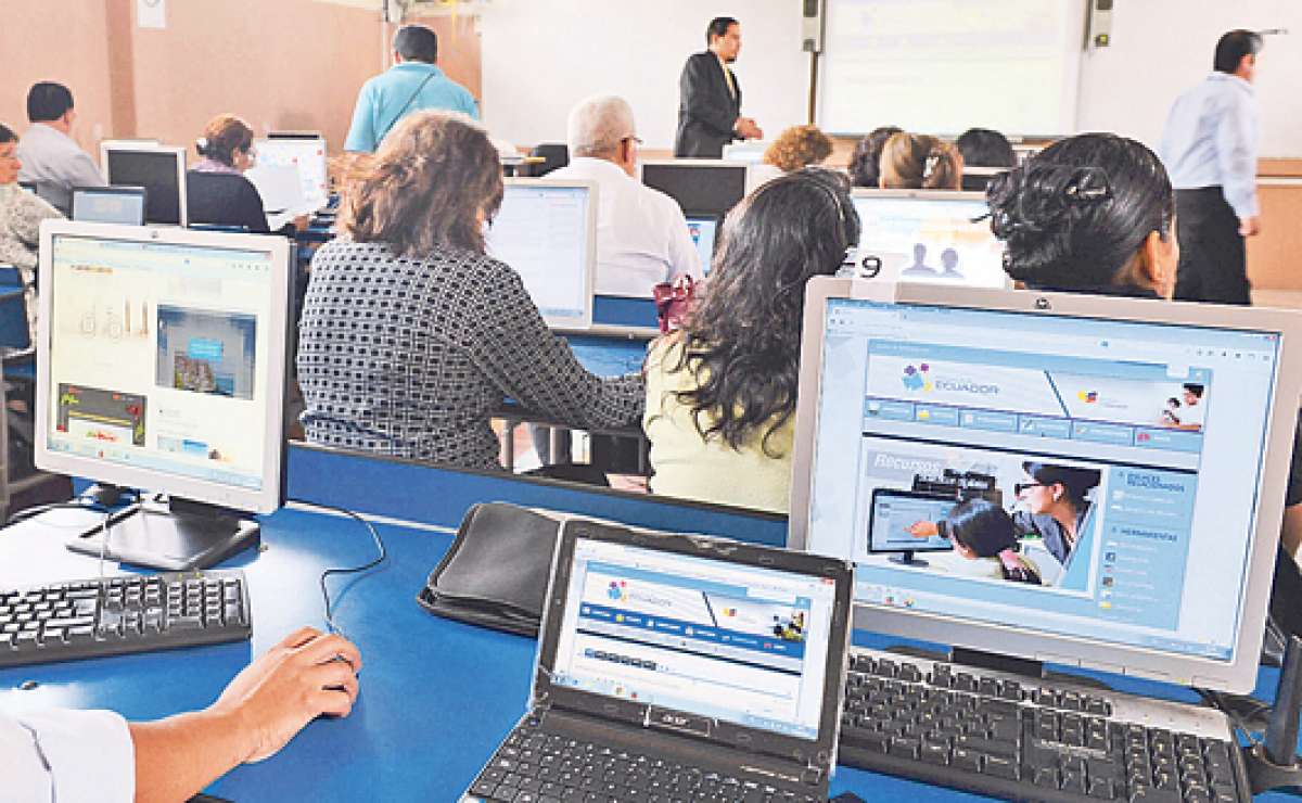 La plataforma Educar Ecuador ha sido empleada por los maestros para aplicar el Plan Lector, que consiste en capacitaciones que mejoran la lectura. Foto: Archivo / El Tel&eacute;grafo