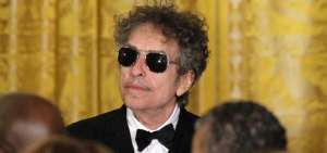 Dos meses despu&eacute;s, Bob Dylan da las gracias por el Nobel