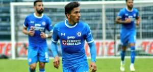 &Aacute;ngel Mena fue presentado oficialmente como jugador de Cruz Azul