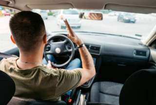 Taxista vive ruptura amorosa en plena carrera. 