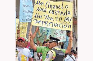 Defienden a pescadores detenidos