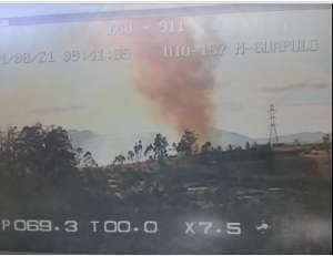 Esta ma&ntilde;ana se reactiv&oacute; el incendio en el cerro Auqui. Foto: Tomada del Twitter del ECU 911.
