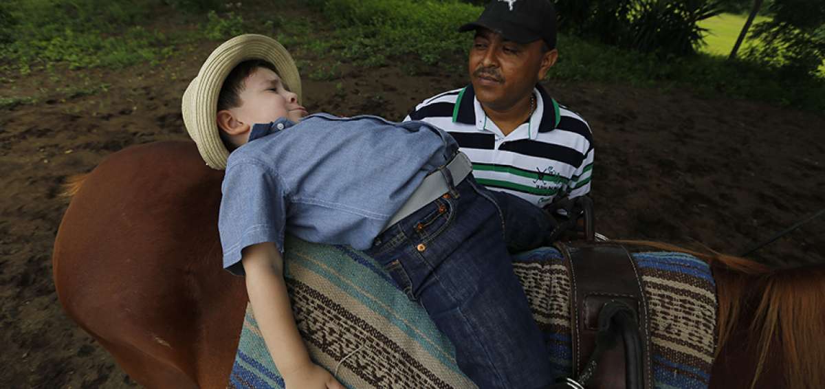 El tratamiento con caballos se realiza gratis en la escuela Santa Julia Biliar, en Matagalpa (en Nicaragua).  