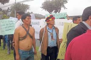 Un grupo de ind&iacute;genas lleg&oacute; a Quito para mostrar respaldo a la explotaci&oacute;n. Foto: Tristan Ustyanowski.