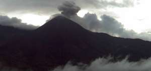 Imagen del 27 de mayo del volc&aacute;n Reventador captada por el Instituto Geof&iacute;sico.