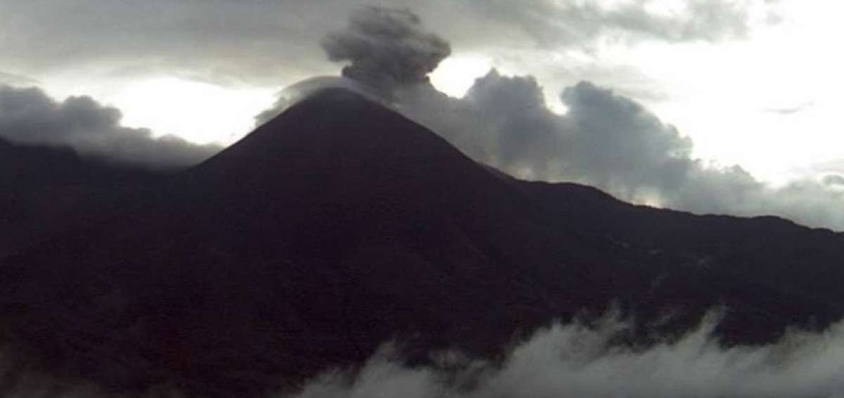 Imagen del 27 de mayo del volc&aacute;n Reventador captada por el Instituto Geof&iacute;sico.