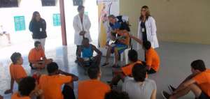 Los internos participan de una hora art&iacute;stica como parte de las actividades diarias programadas por m&eacute;dicos.