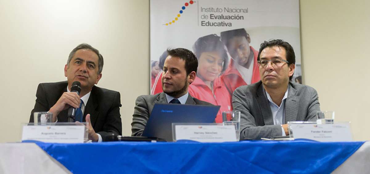 Graduados de a&ntilde;os pasados rinden el test Ser Bachiller