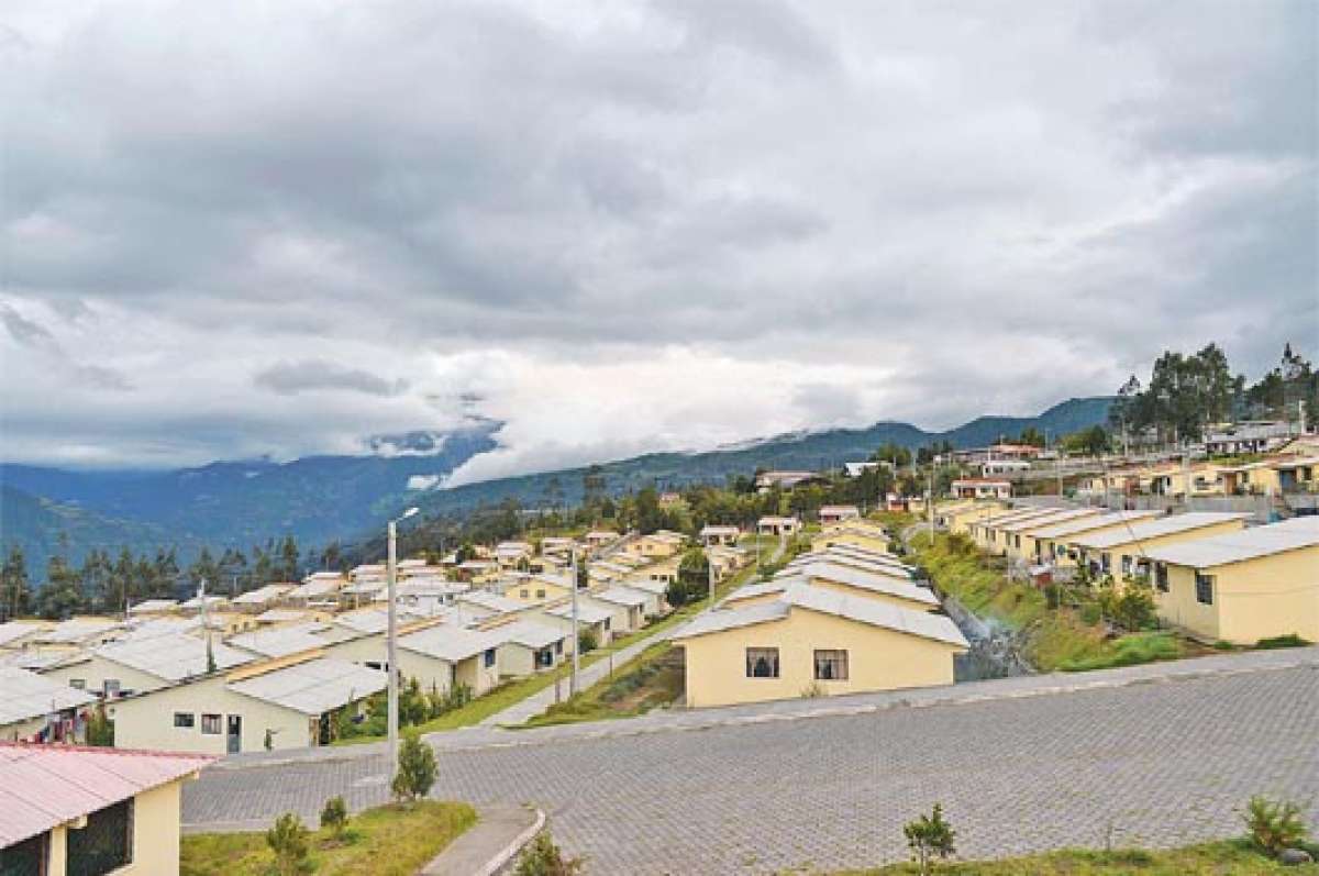 El reasentamiento de La Paz, en el cant&oacute;n Pelileo, provincia de Tungurahua, es uno de los sitios que acoge a los movilizados. Foto: Roberto Ch&aacute;vez 