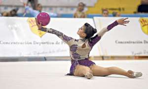 La gimnasia exhibe la plasticidad corporal