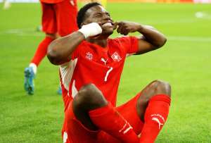 Suiza elimina a Argelia con goles de Embolo y Ndoye
