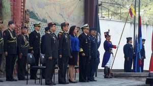 La ministra dio la bienvenida a los nuevos jefes militares y resalt&oacute; el trabajo que cumplieron los comandantes generales salientes. Foto: Twitter Ministerio de Defensa