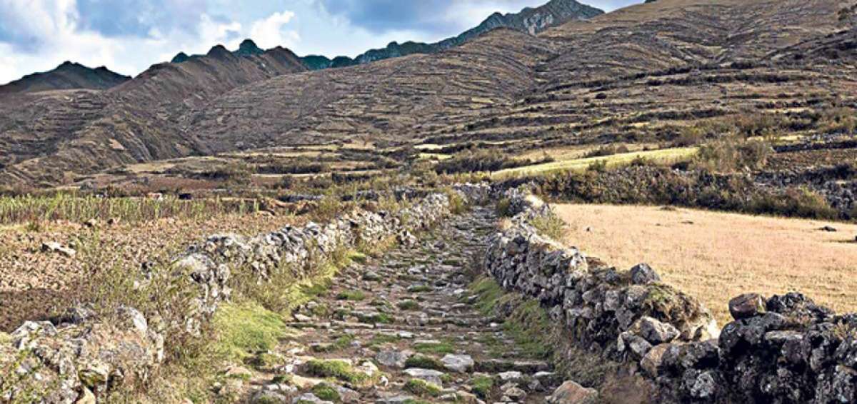 El Qhapaq-&Ntilde;an (sistema vial andino) era utilizado para el transporte, comunicaci&oacute;n y control de los viajeros pertenecientes a pueblos ancestrales.   