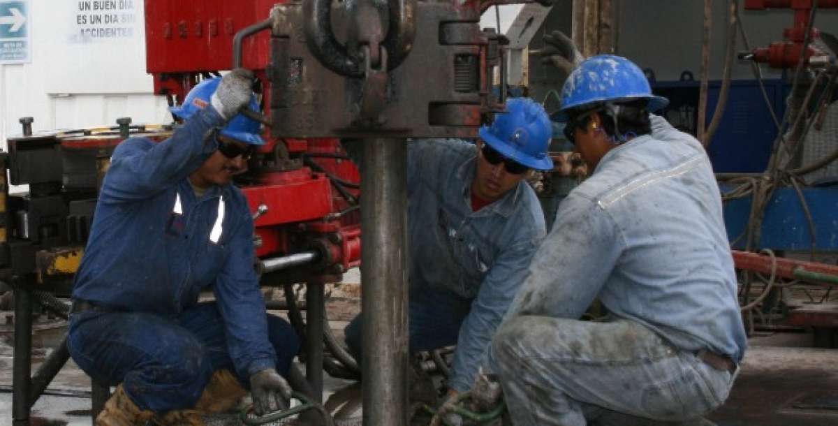 La AIE prev&eacute; un nuevo equilibrio del mercado petrolero en 2020