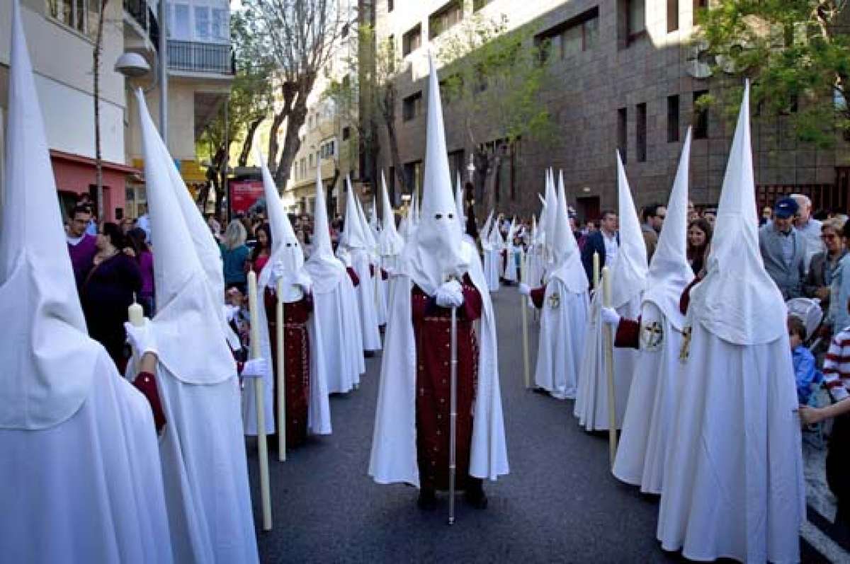 Las representaciones y caracterizaciones religiosas convocan a numeroso p&uacute;blico en las ciudades de la serran&iacute;a ecuatoriana. Foto: Archivo.