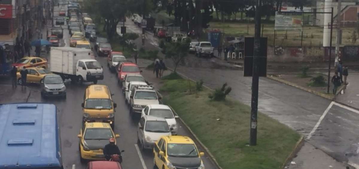 Congesti&oacute;n registrada en la avenida principal en el sector de Carcel&eacute;n.