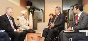 A la izquierda, Christine Lagarde, directora del Fondo Monetario Internacional; frente a ella, Len&iacute;n Moreno, presidente de la Rep&uacute;blica.