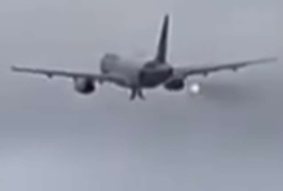 Pasajeros de vuelo Quito-Cuenca fueron reubicados tras desv&iacute;o de emergencia