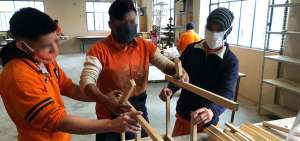 Los menores aprenden oficios dentro de los Centros de Adolescentes Infractores como una alternativa para reinsertarse en la sociedad.          