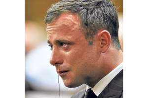 Oscar Pistorius elude la cadena perpetua, pero a&uacute;n no la c&aacute;rcel (Galer&iacute;a)      