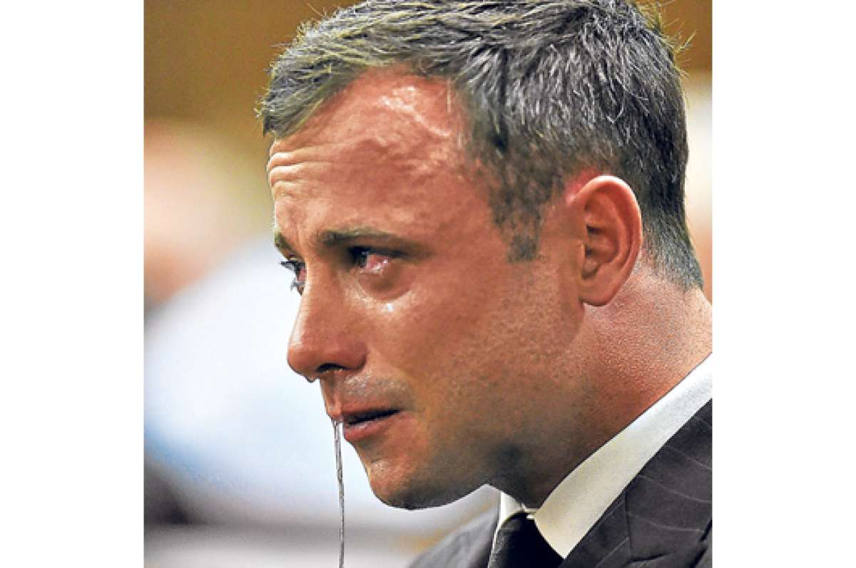 Oscar Pistorius elude la cadena perpetua, pero a&uacute;n no la c&aacute;rcel (Galer&iacute;a)      