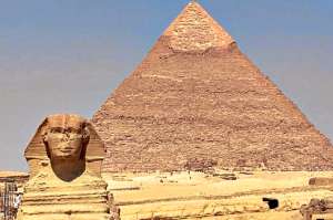 Egipto recupera piezas robadas de la gran pir&aacute;mide de Guiza