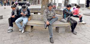 Las zonas Wi-Fi en la capital azuaya comenzaron a implementarse desde 2006, especialmente en plazas. Foto: Fernando Machado / El Tel{egrafo