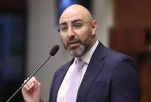 Mario Godoy durante su intervenci&oacute;n en el Legislativo. 