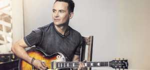 Fonseca canta 'Por pura curiosidad'