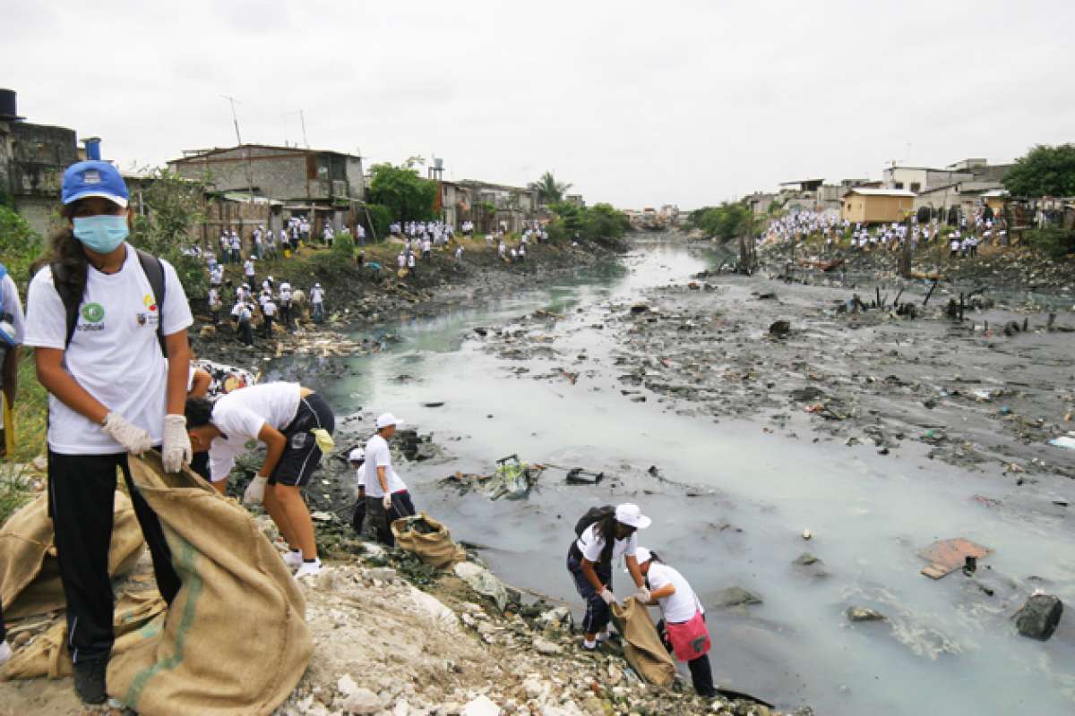 El a&ntilde;o pasado participaron m&aacute;s de 16.000 voluntarios en la limpieza de playas de las costas ecuatorianas. Archivo / El Tel&eacute;grafo