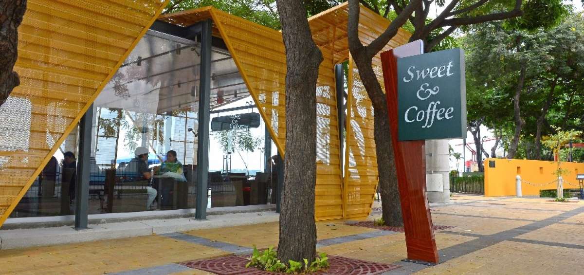 Los 2 locales que pertenecen a cadenas de comidas r&aacute;pidas empezaron a funcionar en el malec&oacute;n.