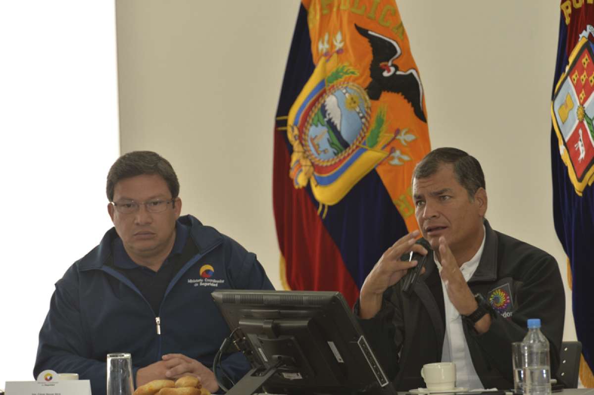 Correa reitera que mantendr&aacute; dolarizaci&oacute;n y ayudar&aacute; a Carchi