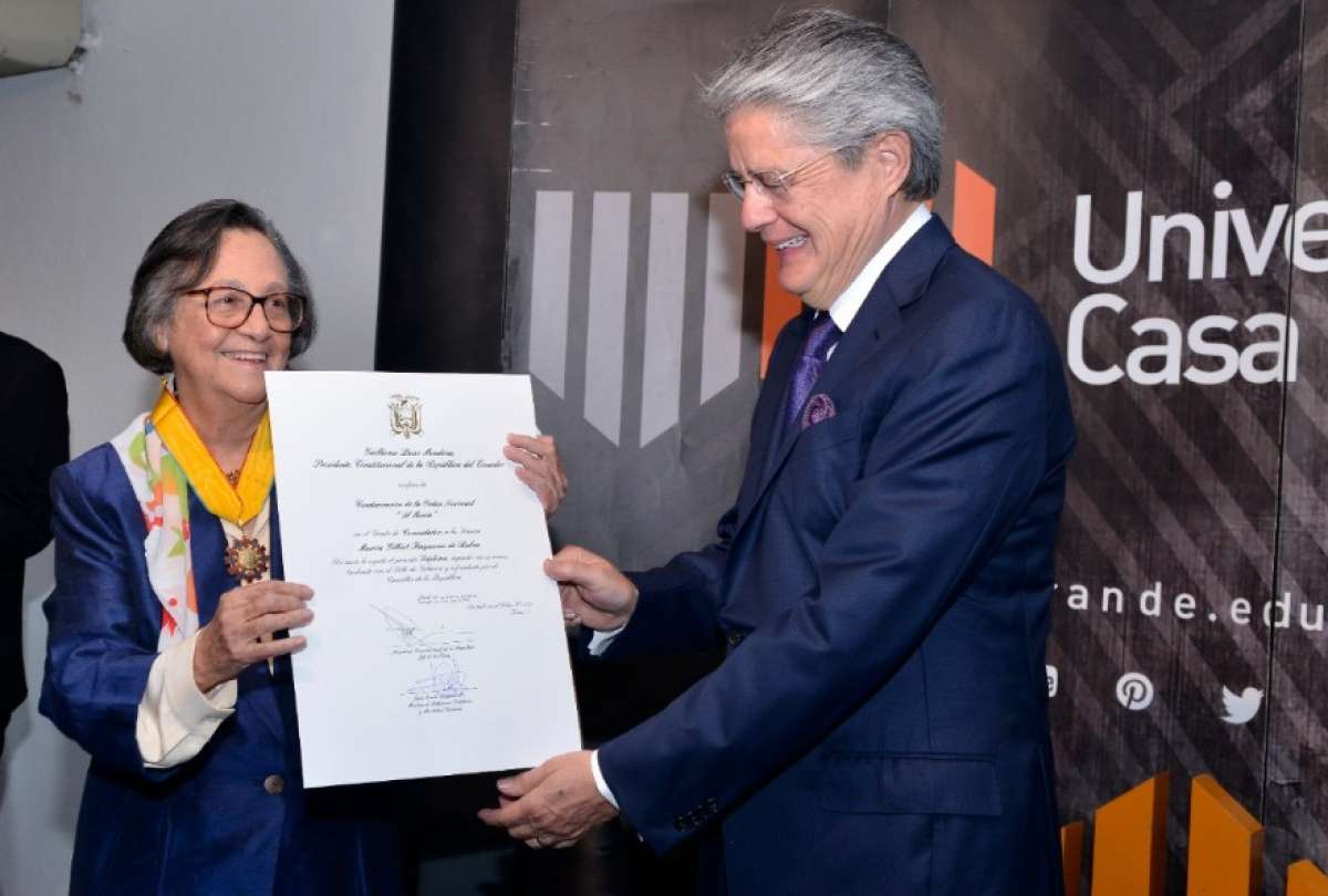 Marcia Gilbert de Babra fue condecorada a la Orden Nacional, al Mérito en el grado de Comendador