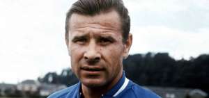 Veteranos futbolistas rusos homenajean a Lev Yashin en su 90 aniversario