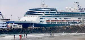 Vista del crucero Zaandam el primero que arrib&oacute; a los muelles de aguas profundas del puerto de Manta.