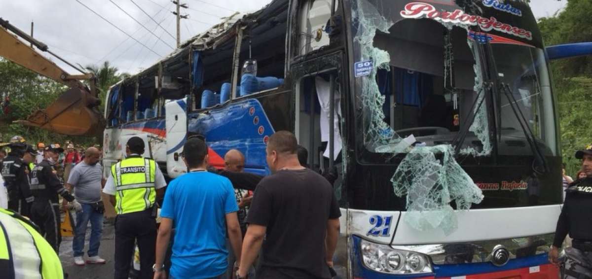 El s&aacute;bado anterior un bus de la cooperativa Rutas Portovejenses se accident&oacute; en el kil&oacute;metro 22 de la v&iacute;a Jipijapa-Paj&aacute;n. Se registraron 13 fallecidos. 