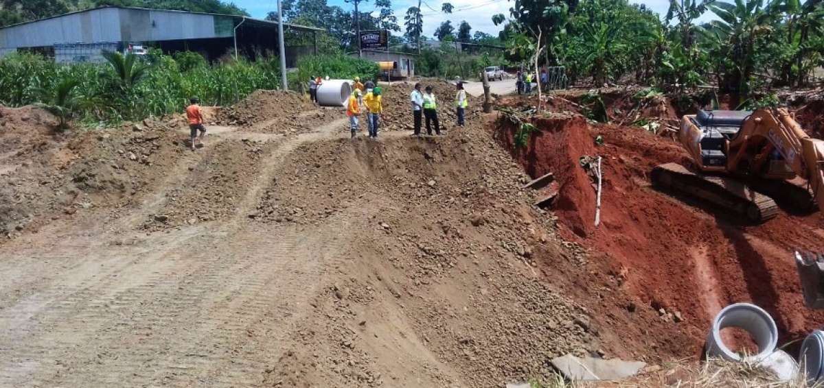 El Ministerio de Transporte y Obras P&uacute;blicas abri&oacute; paso en el sector conocido como las Bateas, en El Oro.