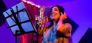 Pamela Cort&eacute;s, cantante guayaquile&ntilde;a con larga trayectoria musical. 