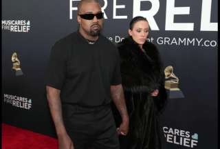 Kanye West y Bianca Censori, durante la alfombra roja de los Premios Grammy.
