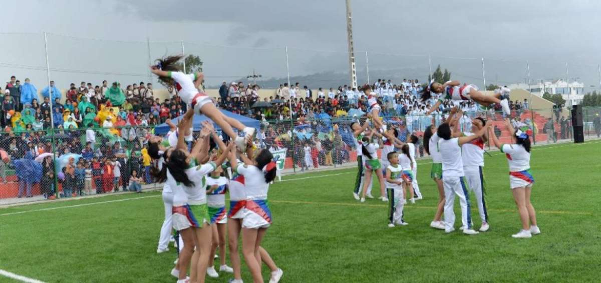 Ministro del Deporte inaugur&oacute; cancha de c&eacute;sped sint&eacute;tico en Ambato