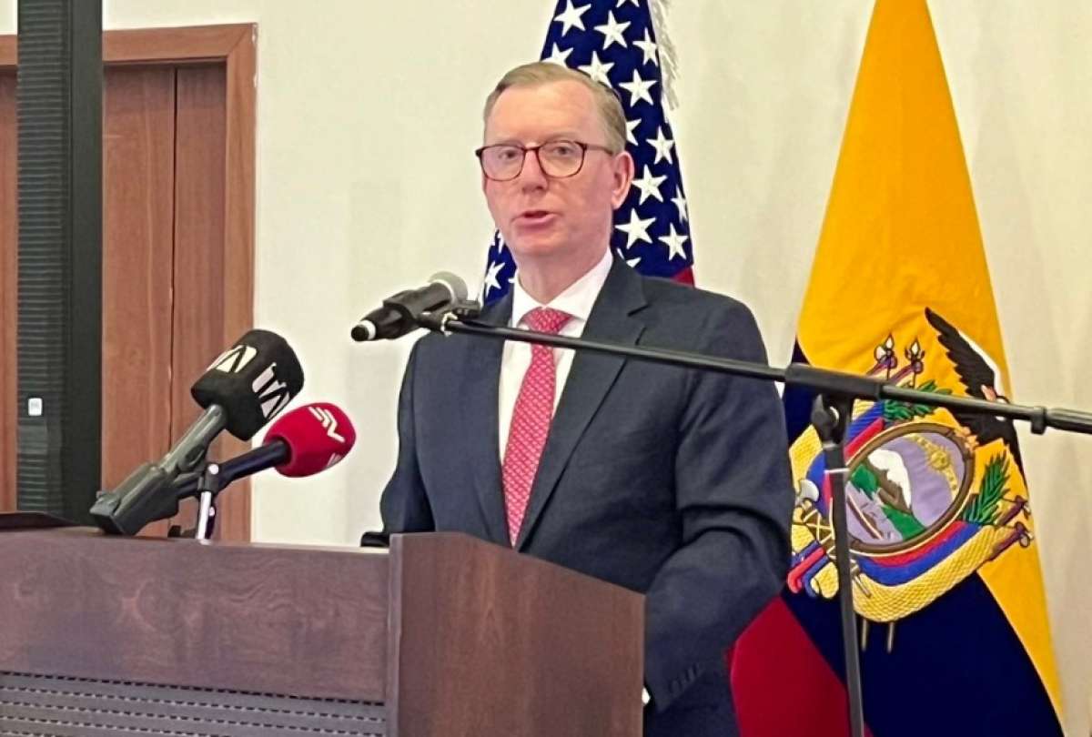 El embajador Michael Fitzpatrick intervino en un evento académico de la UDLA.