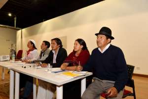 Representantes de las etnias: Chibuleo, Pilahu&iacute;n, Salasaca, Tomabela, Quisapincha y organizaciones campesinas de la provincia, se encuentran reunidos en el Auditorio del Municipio de Ambato