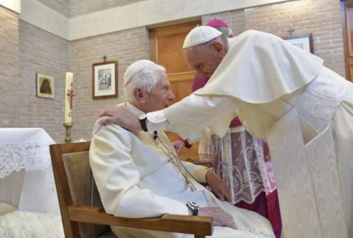Benedicto XVI está "absolutamente lúcido y alerta hoy", dijo la Oficina de Prensa del Vaticano.