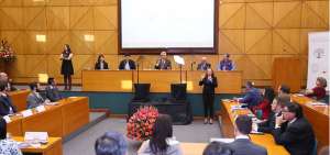 El presidente Len&iacute;n Moreno, acompa&ntilde;ado del vicepresidente Otto Sonnenholzner y el embajador de Ecuador ante la ONU, explic&oacute; los proyectos de atenci&oacute;n.