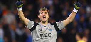 Iker Casillas en uno de sus &uacute;ltimos juegos antes del infarto.