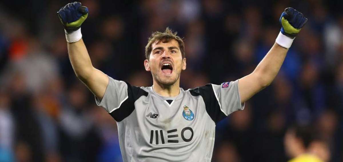 Iker Casillas en uno de sus &uacute;ltimos juegos antes del infarto.