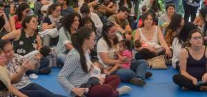 Las madres se congregaron en el Centro La Tejedora.